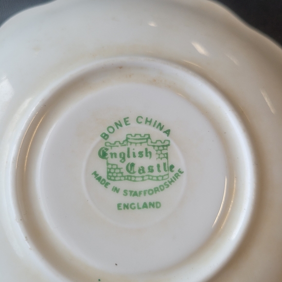 EUC Beautiful Bone China floral teacup with matching saucer. - Picture 6 of 6